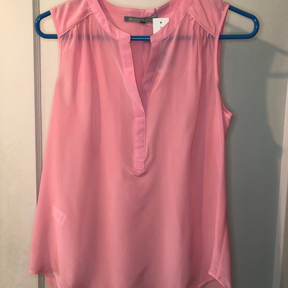 Tops - Sleeveless top